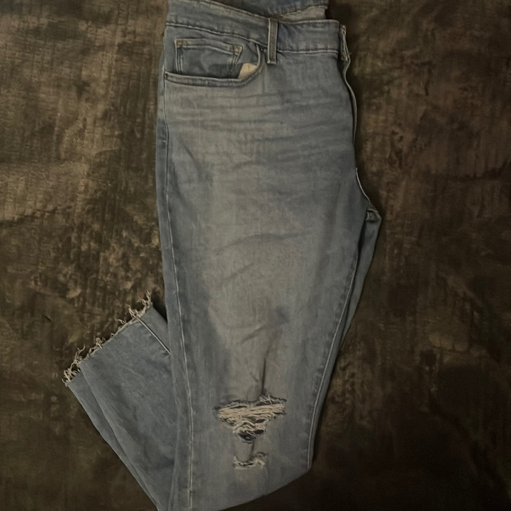 Women Light wash Levi Skinnies